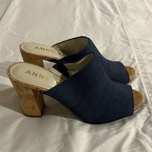 Anne Klein women’s size 7 sandals.  Very cute!
